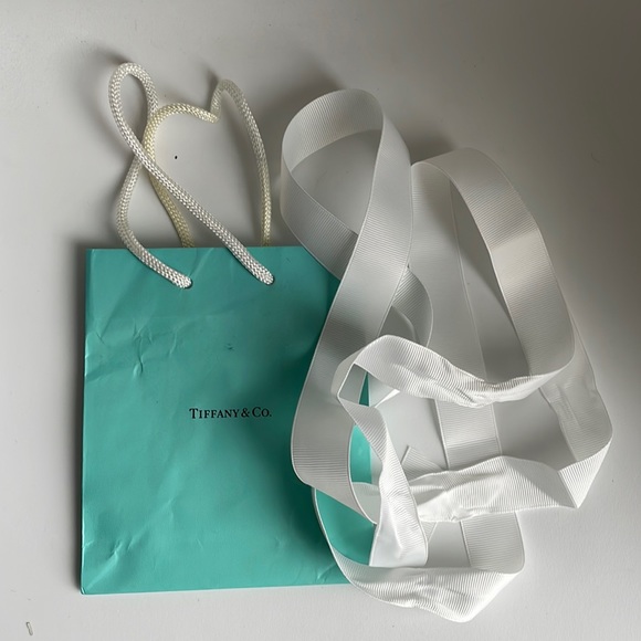 Tiffany’s Gift Bag - Picture 2 of 4